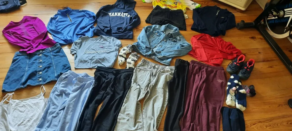 Girls clothing bundle- 9 to 12 yrs - Image 3