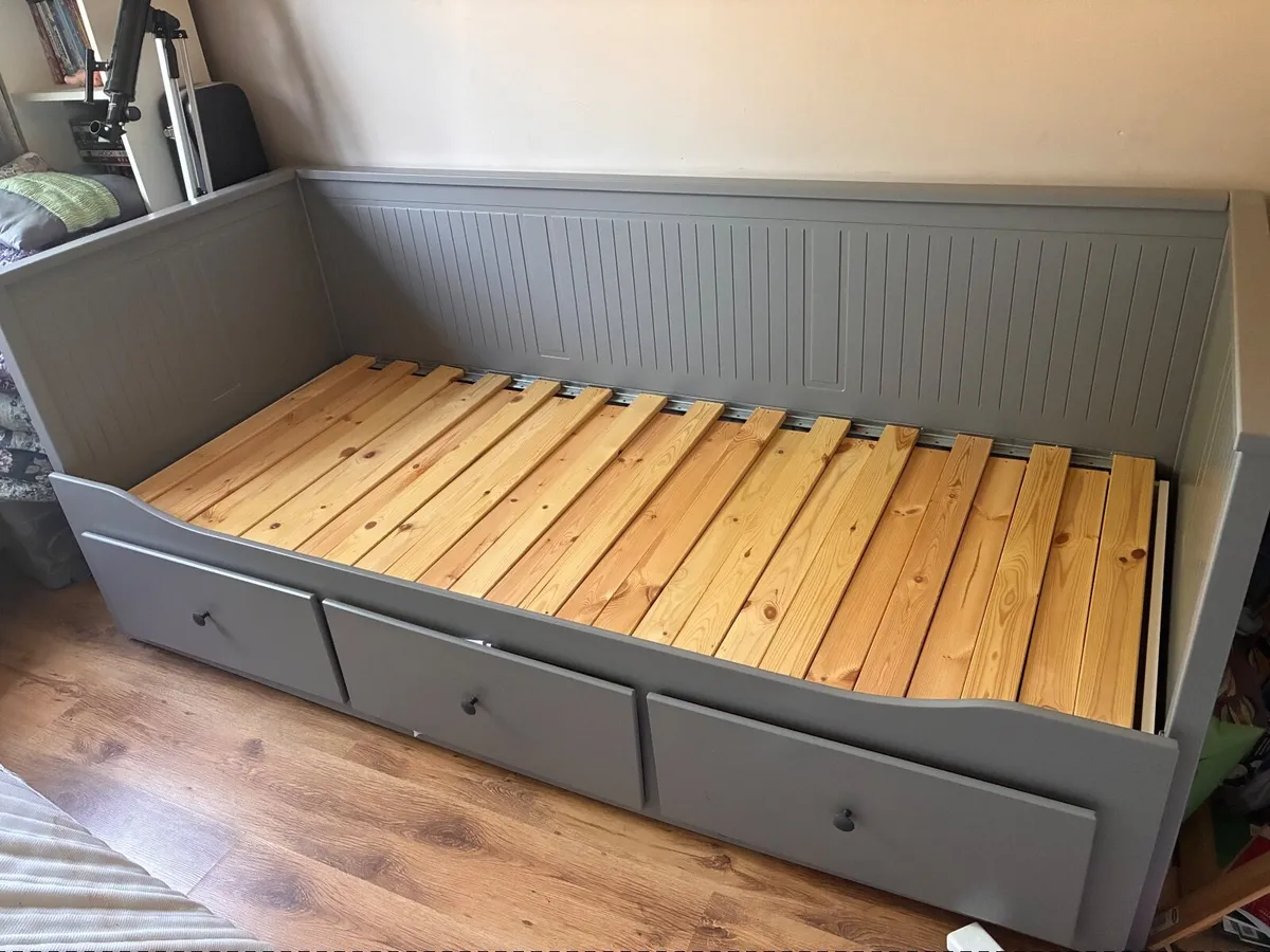 Ikea pull out day bed