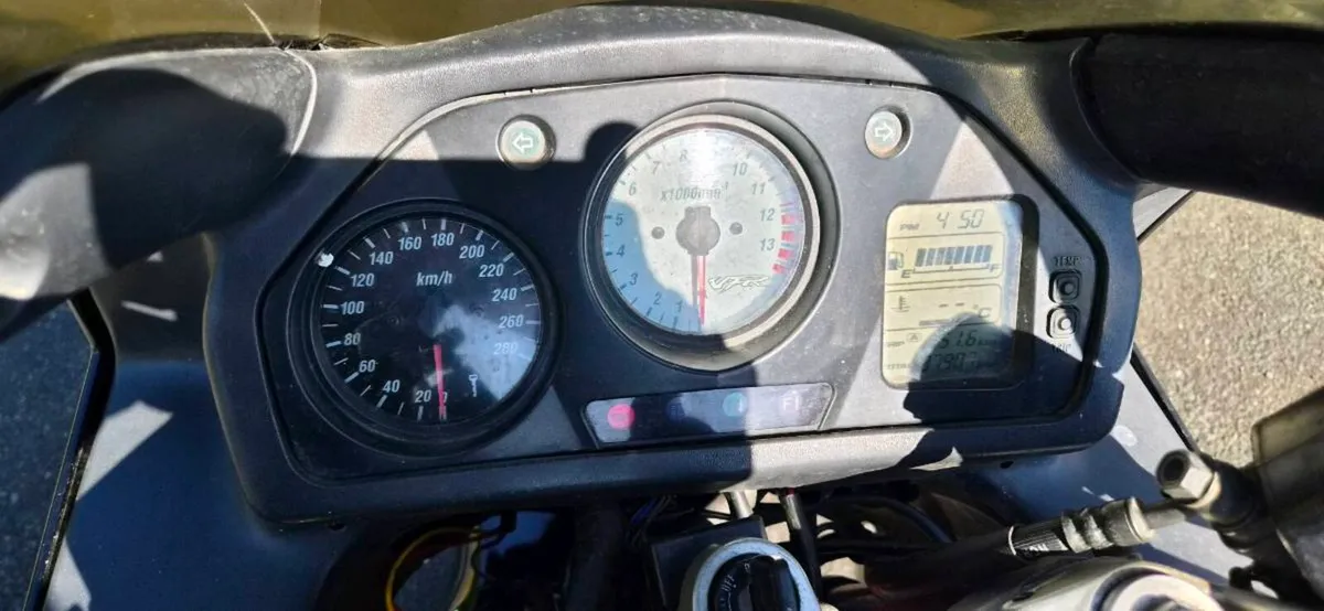 Honda VFR 800fi - Image 1