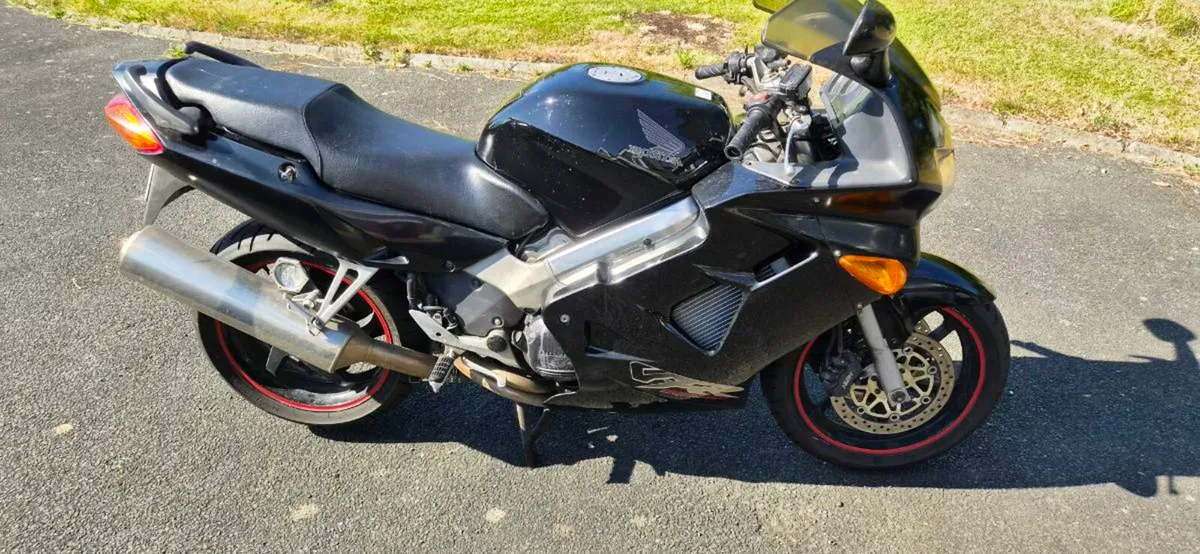 Honda VFR 800fi - Image 3