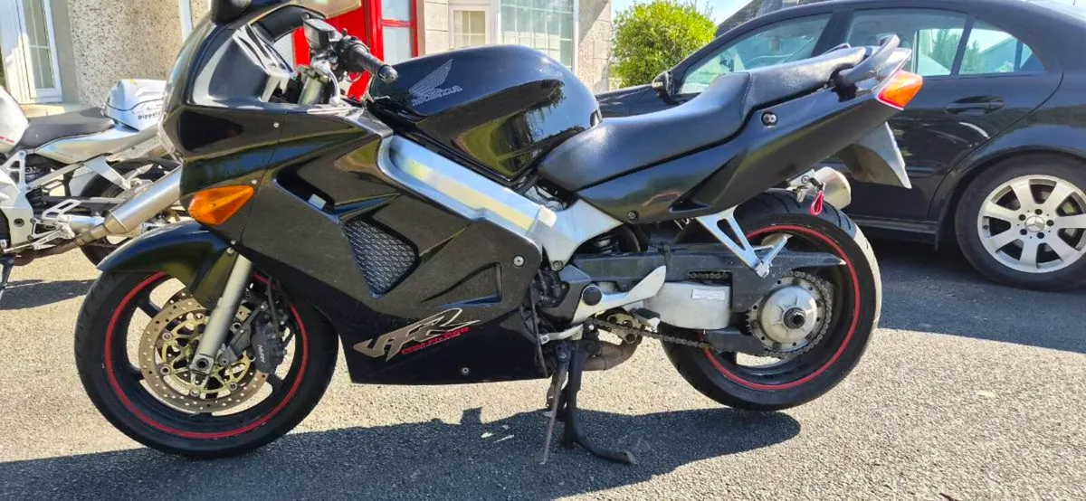 Honda VFR 800fi - Image 4
