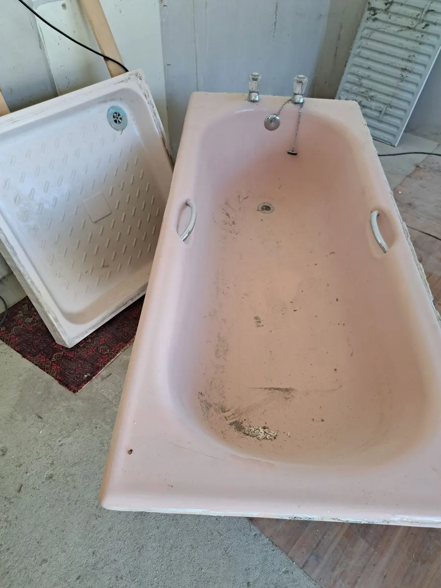 Bathroom suite - Image 2