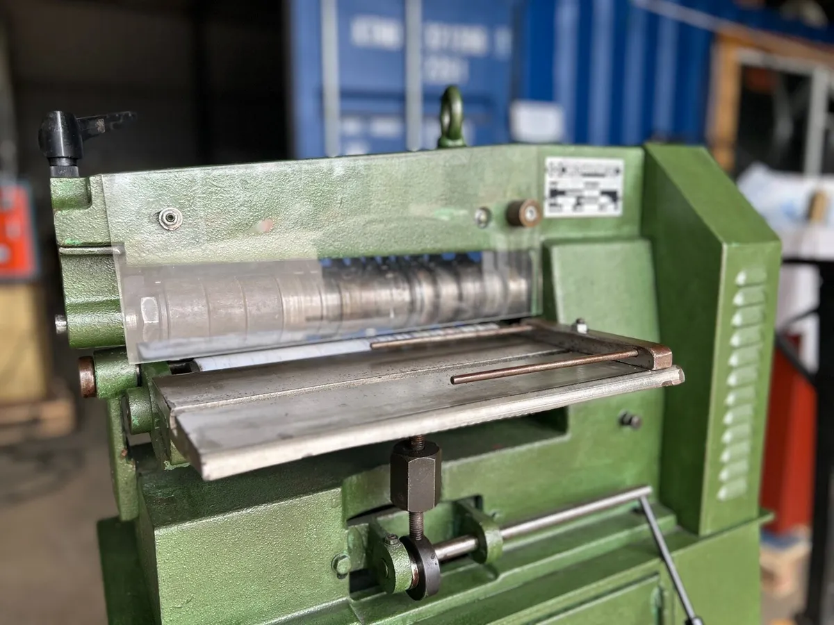 Industrial leather and rubber strap cutter - Image 2