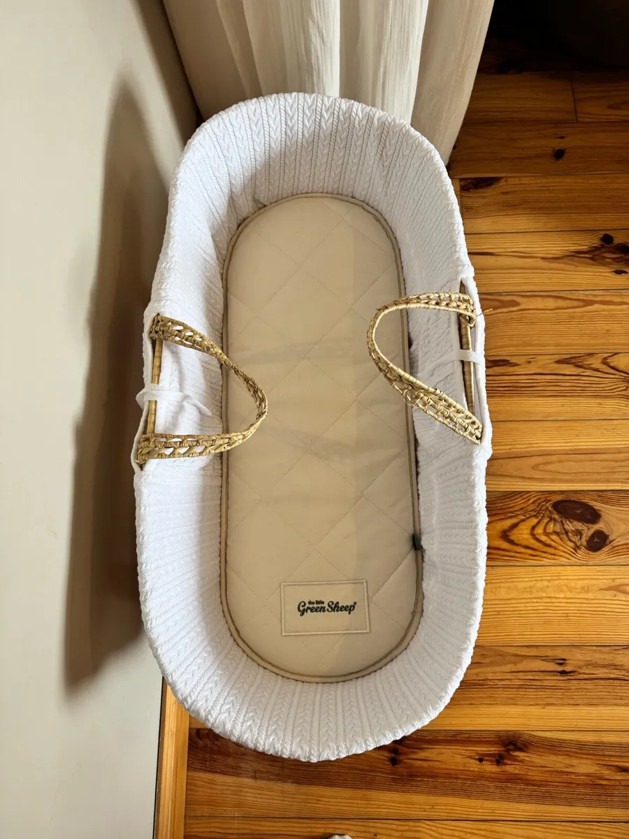 Green Sheep Moses Basket with Rocking Stand - Image 4