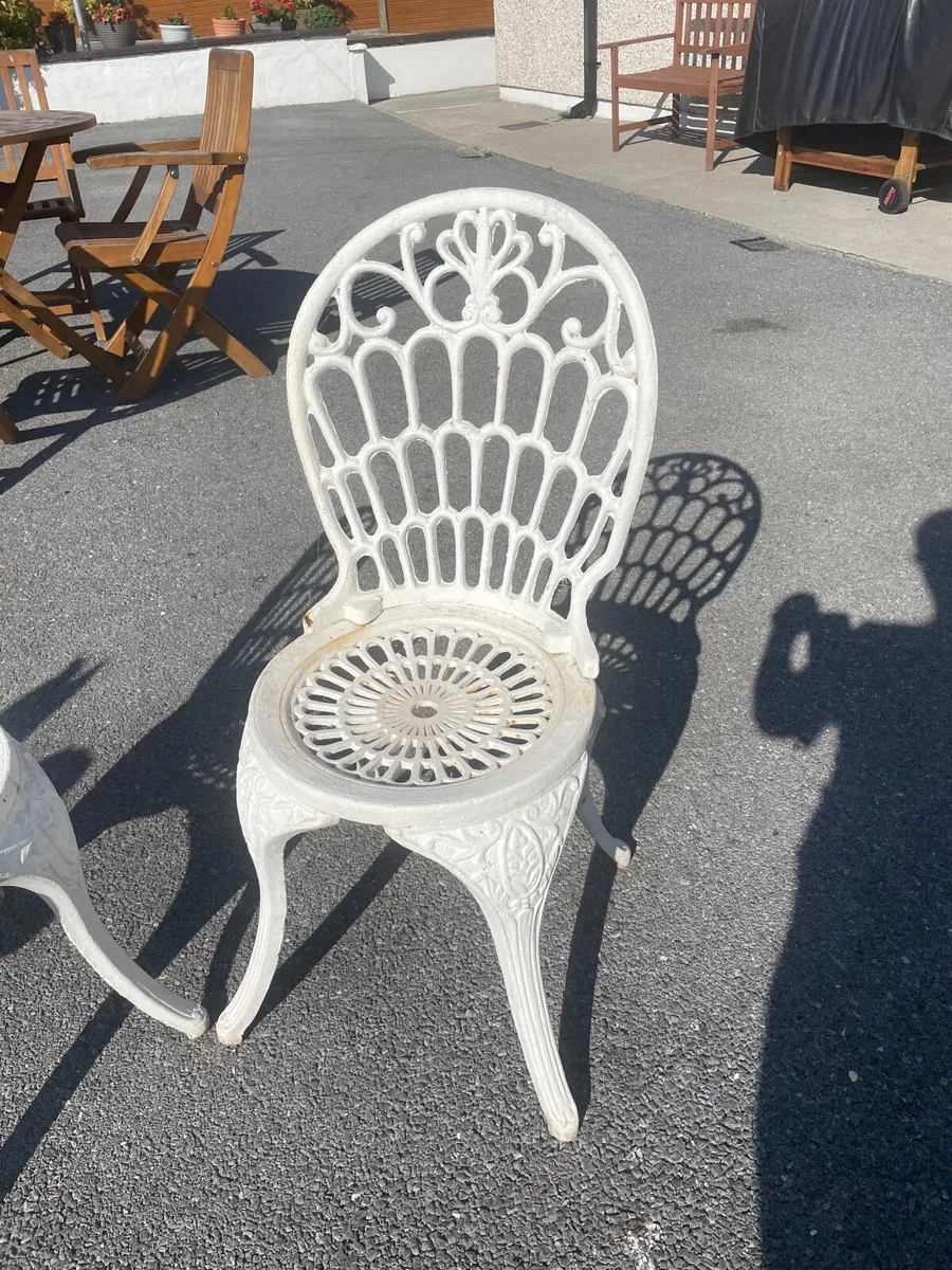 2 cast iron garden chairs - Image 3