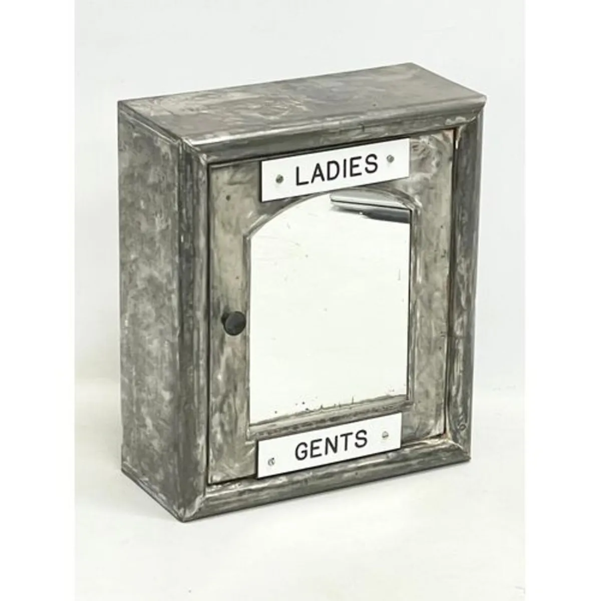 A 1950’s metal medicine cabinet - Image 1