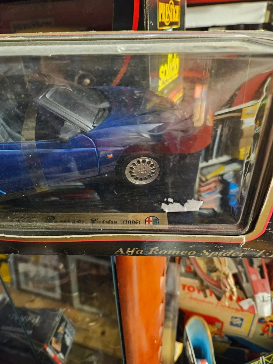 Corgi Maisto Alfa Romeo Spyder 1.18 - Image 4