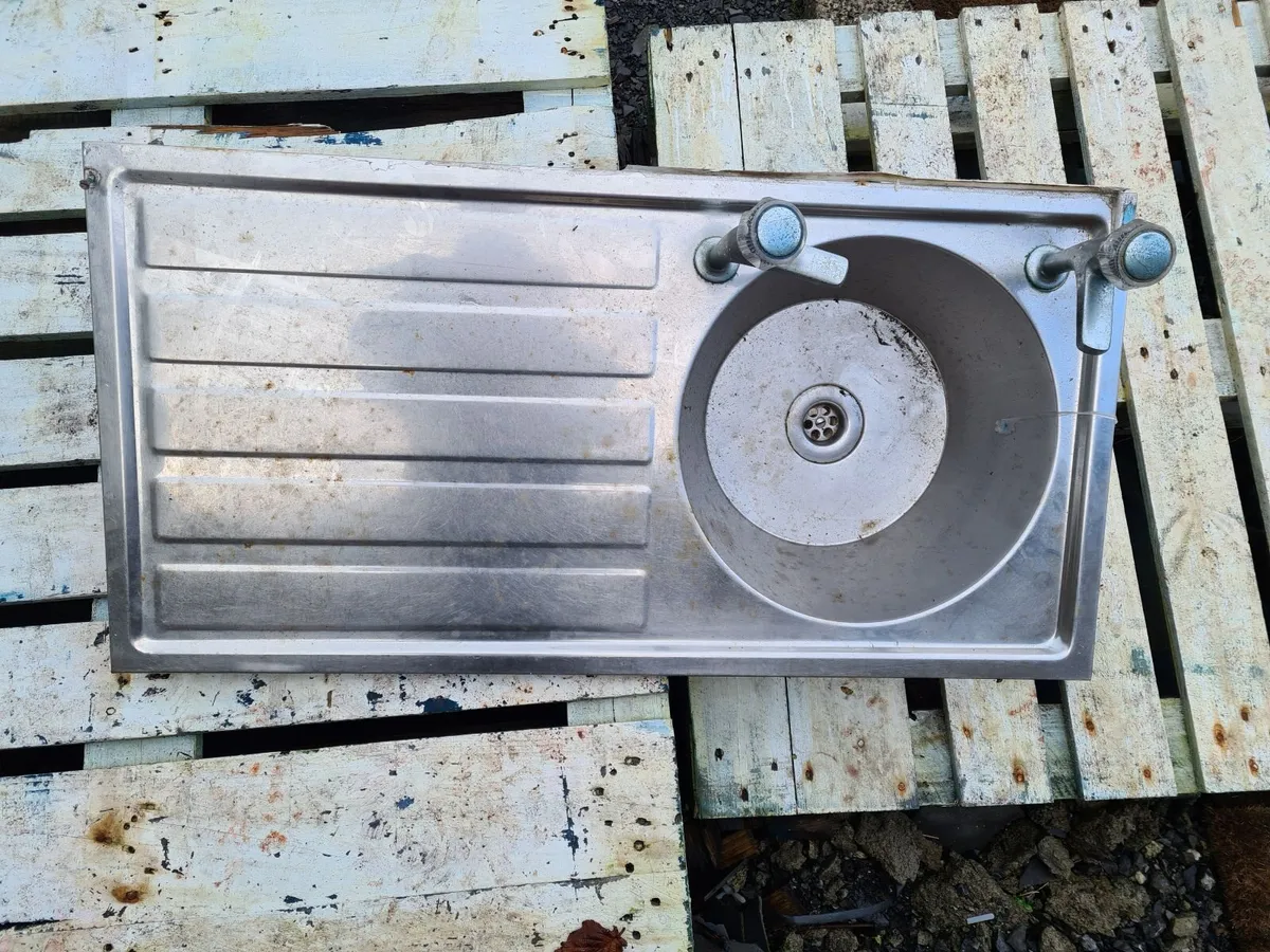 Selection of Stainless steel sinks with taps 100cm - Image 3
