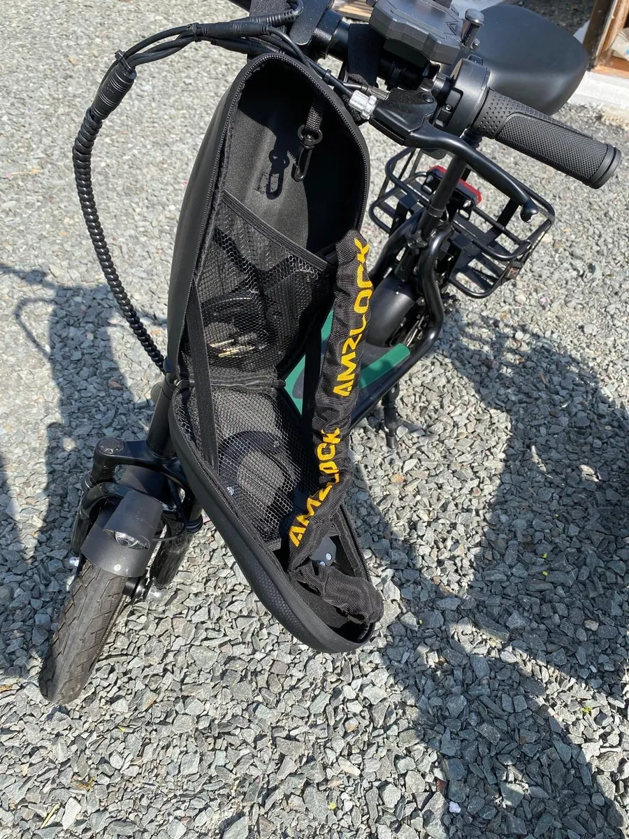 Electric Scooter with seat, lock and carrier bag! - Image 4
