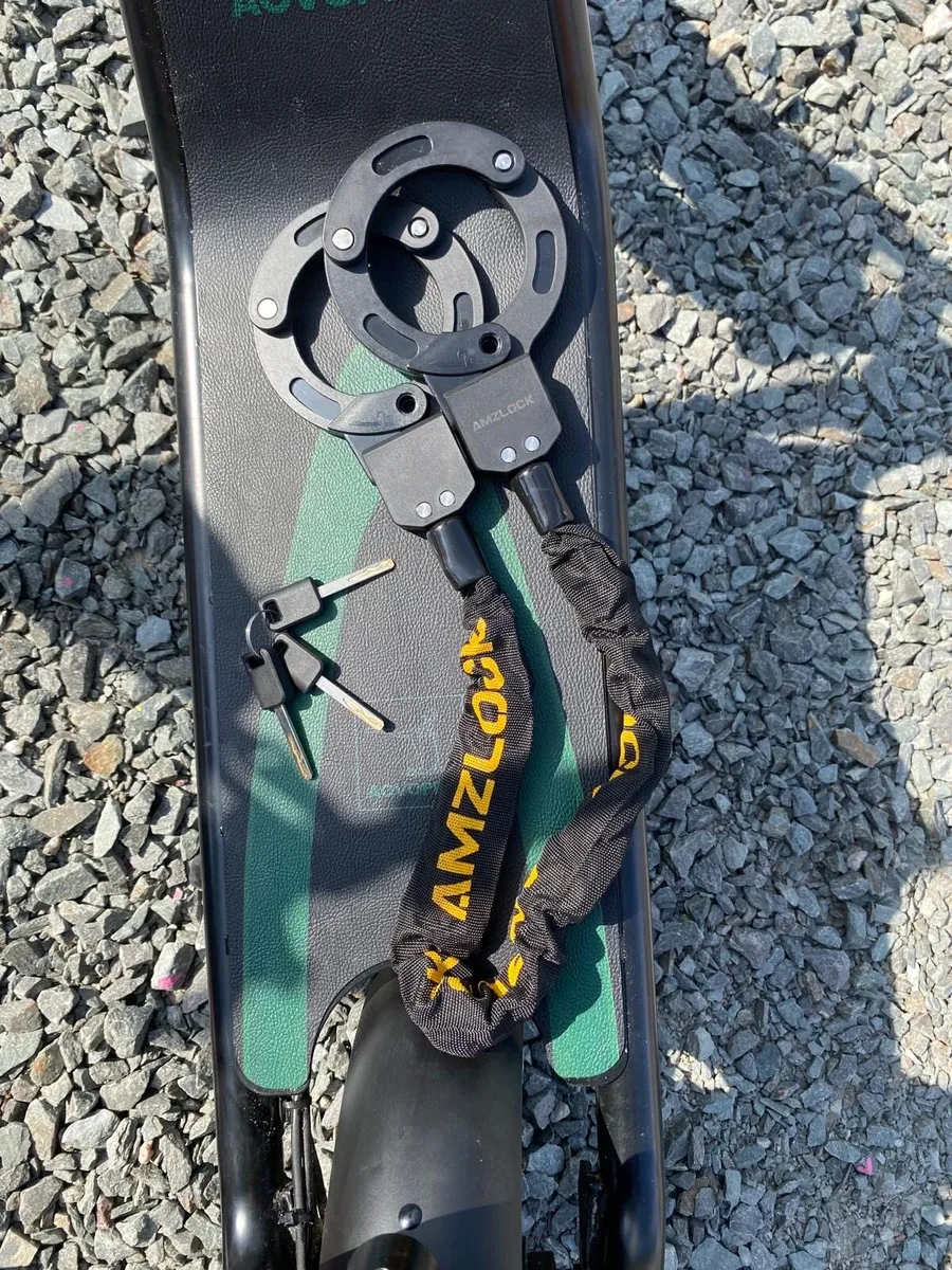 Electric Scooter with seat, lock and carrier bag! - Image 3