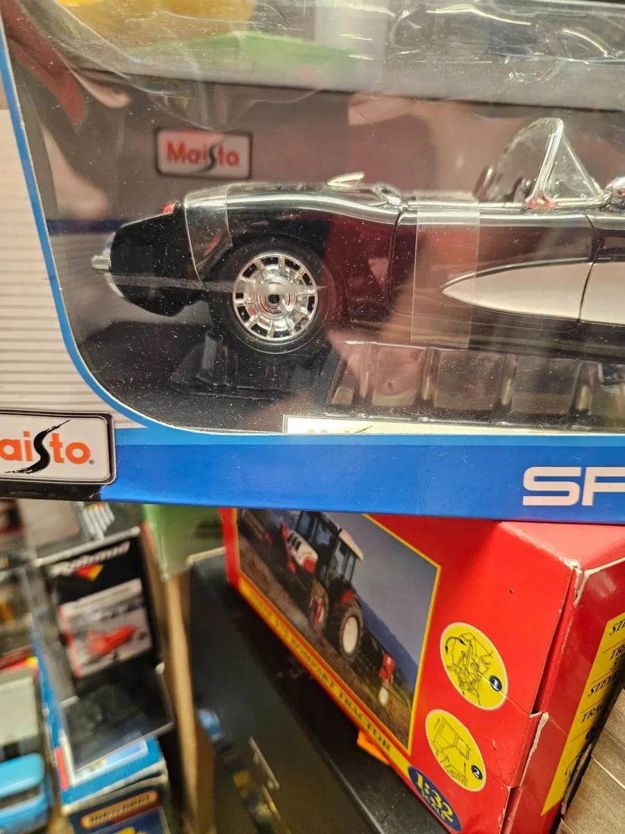 Corgi Maisto Chevrolet Corvette Police Car 1.18 - Image 2