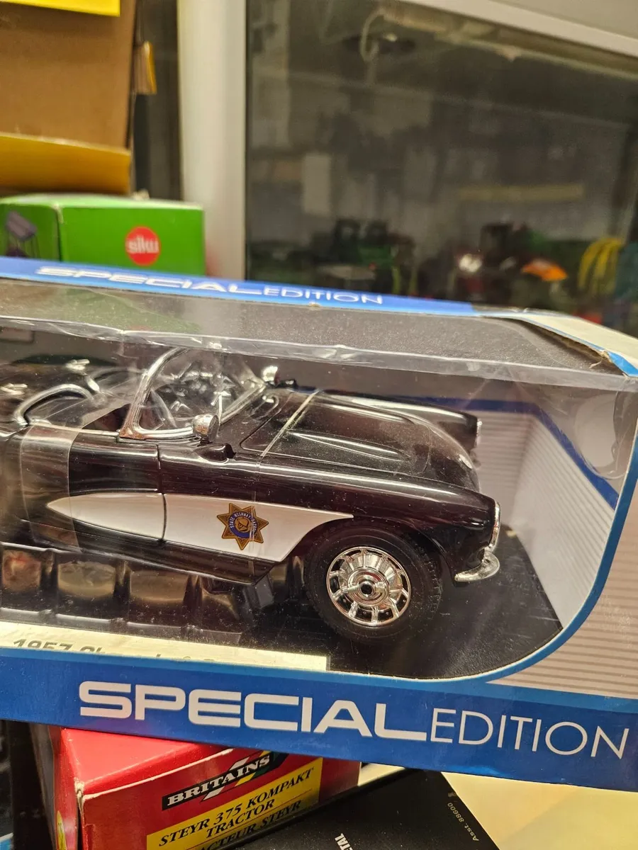 Corgi Maisto Chevrolet Corvette Police Car 1.18 - Image 3