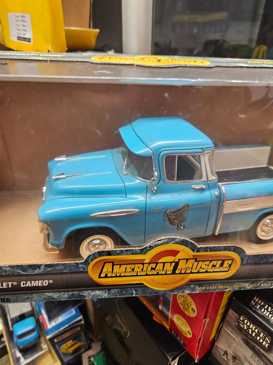 Corgi ERTL Chevrolet Cameo Truck 1.18 - Image 2