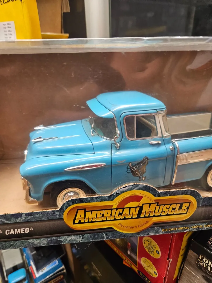 Corgi ERTL Chevrolet Cameo Truck 1.18 - Image 4