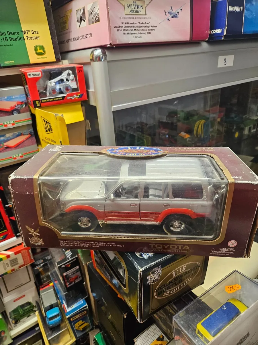 Corgi Road Legends Toyota Landcruiser 1.18 - Image 1