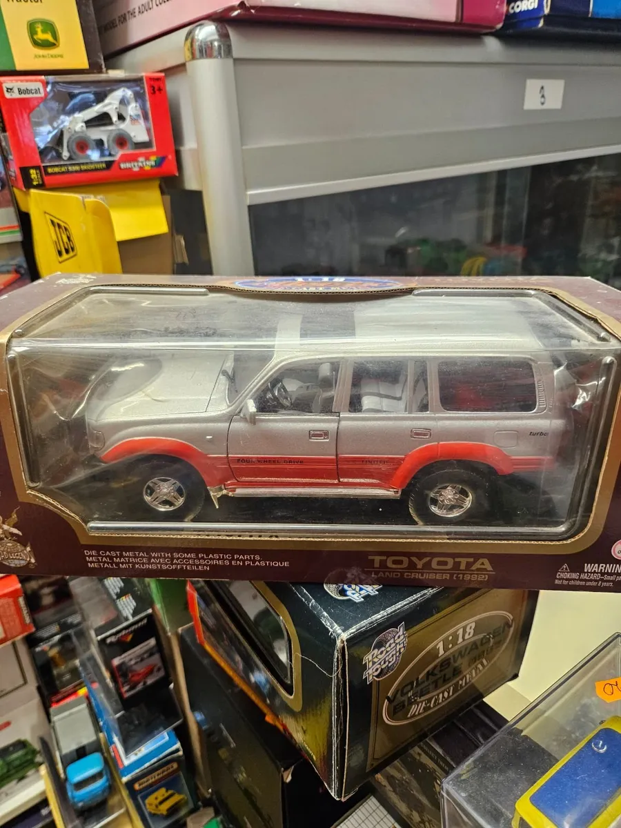 Corgi Road Legends Toyota Landcruiser 1.18 - Image 3