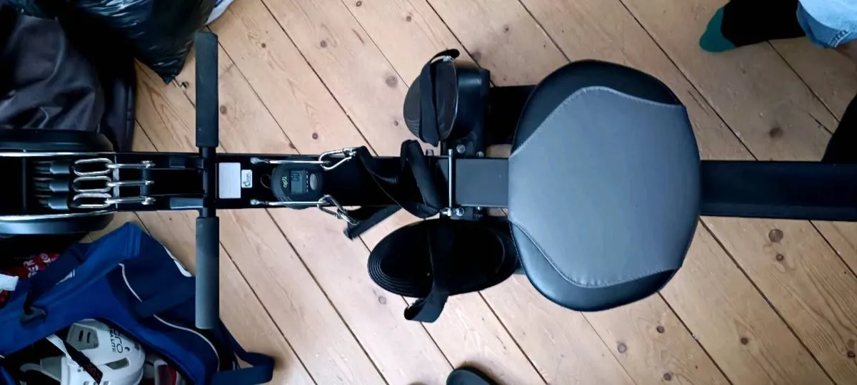 Rowing machine - Image 1