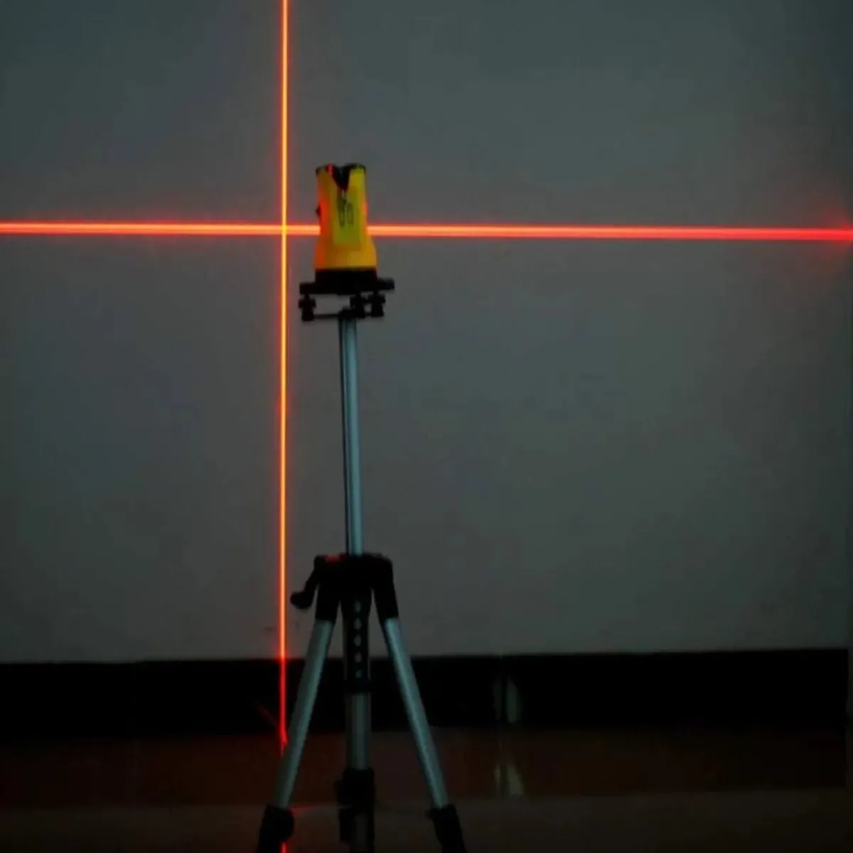 Rotary Laser Level Self Leveling with Accessories - Image 4