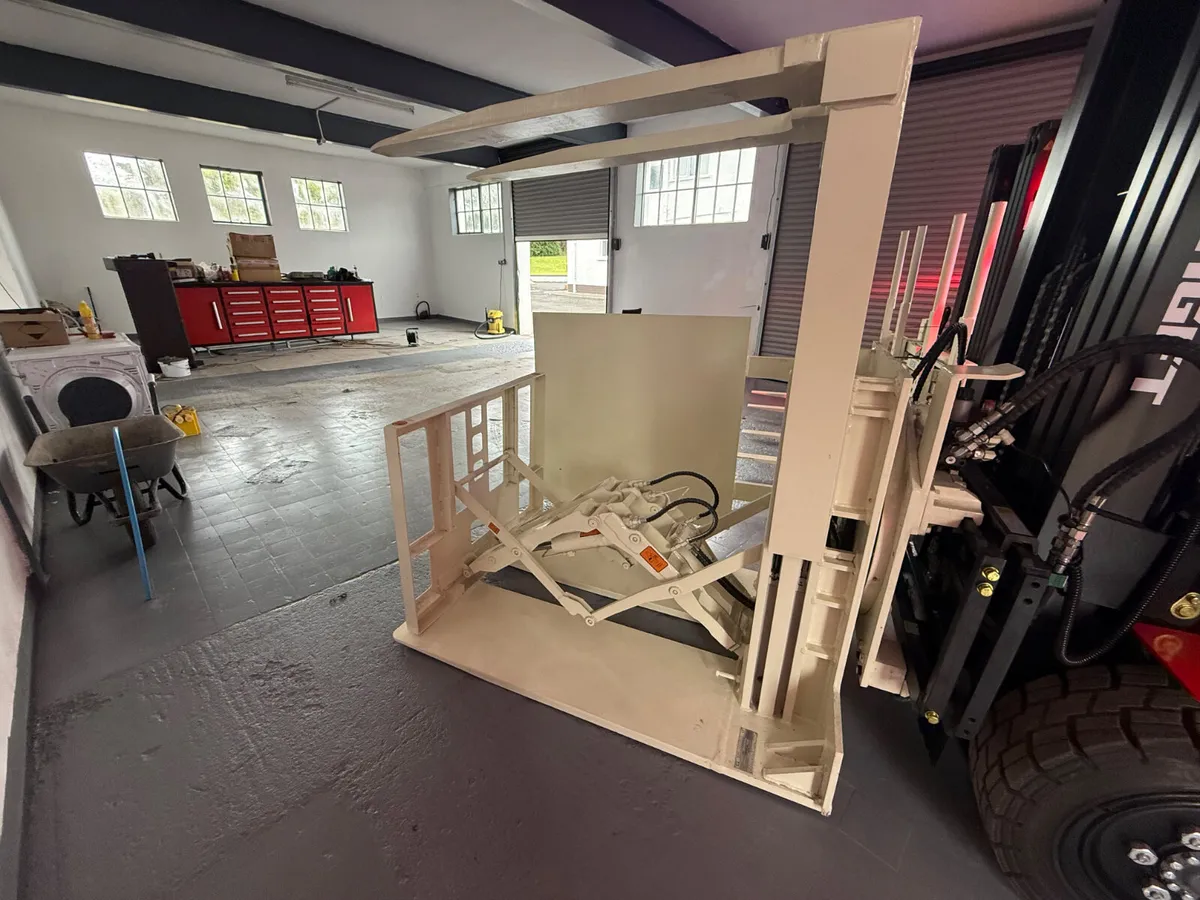 New YANGFT 3 Ton Lithium Forklifts - Image 2