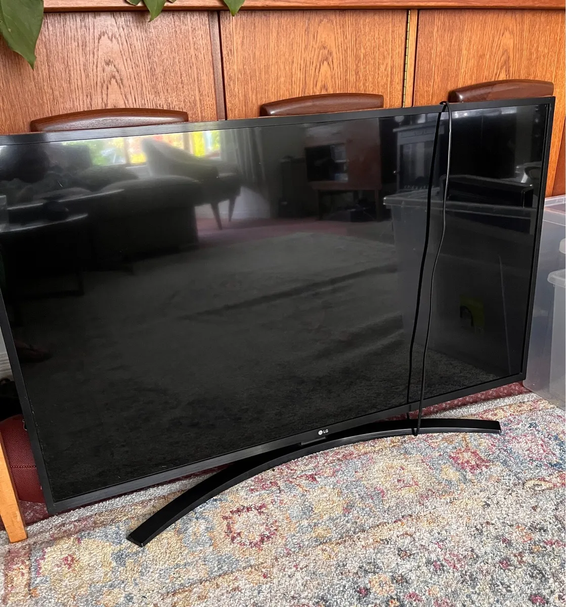 43” LG Smart TV Perfect Condition - Image 2