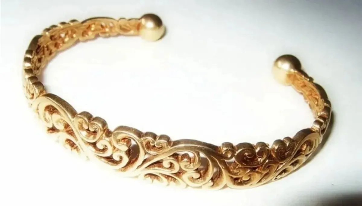Vintage Hallmarked 9ct Filigree Bangle - Image 1