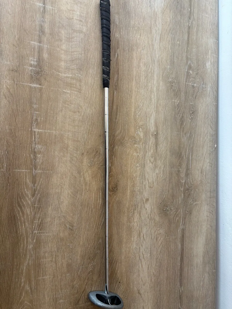 Golf putter - Image 1