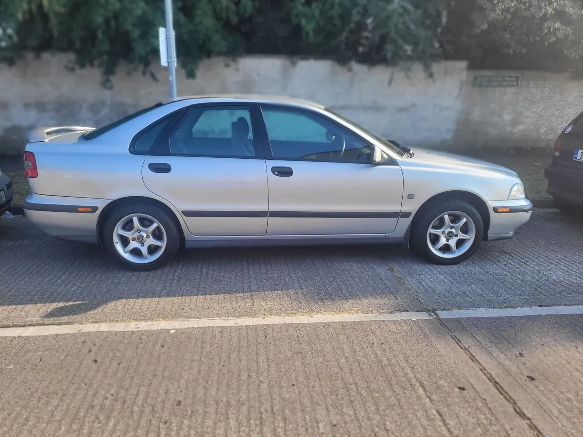Volvo S40 - Image 1