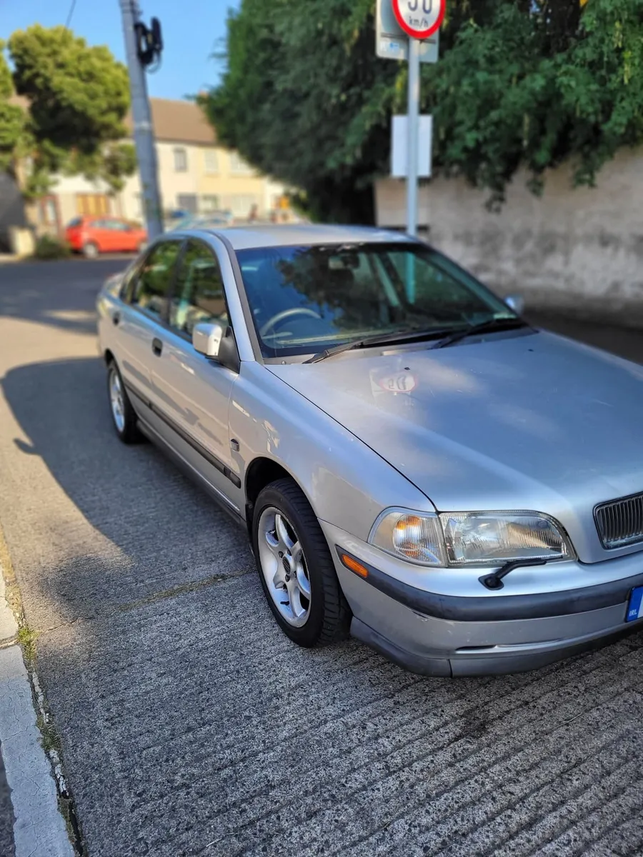 Volvo S40 - Image 2