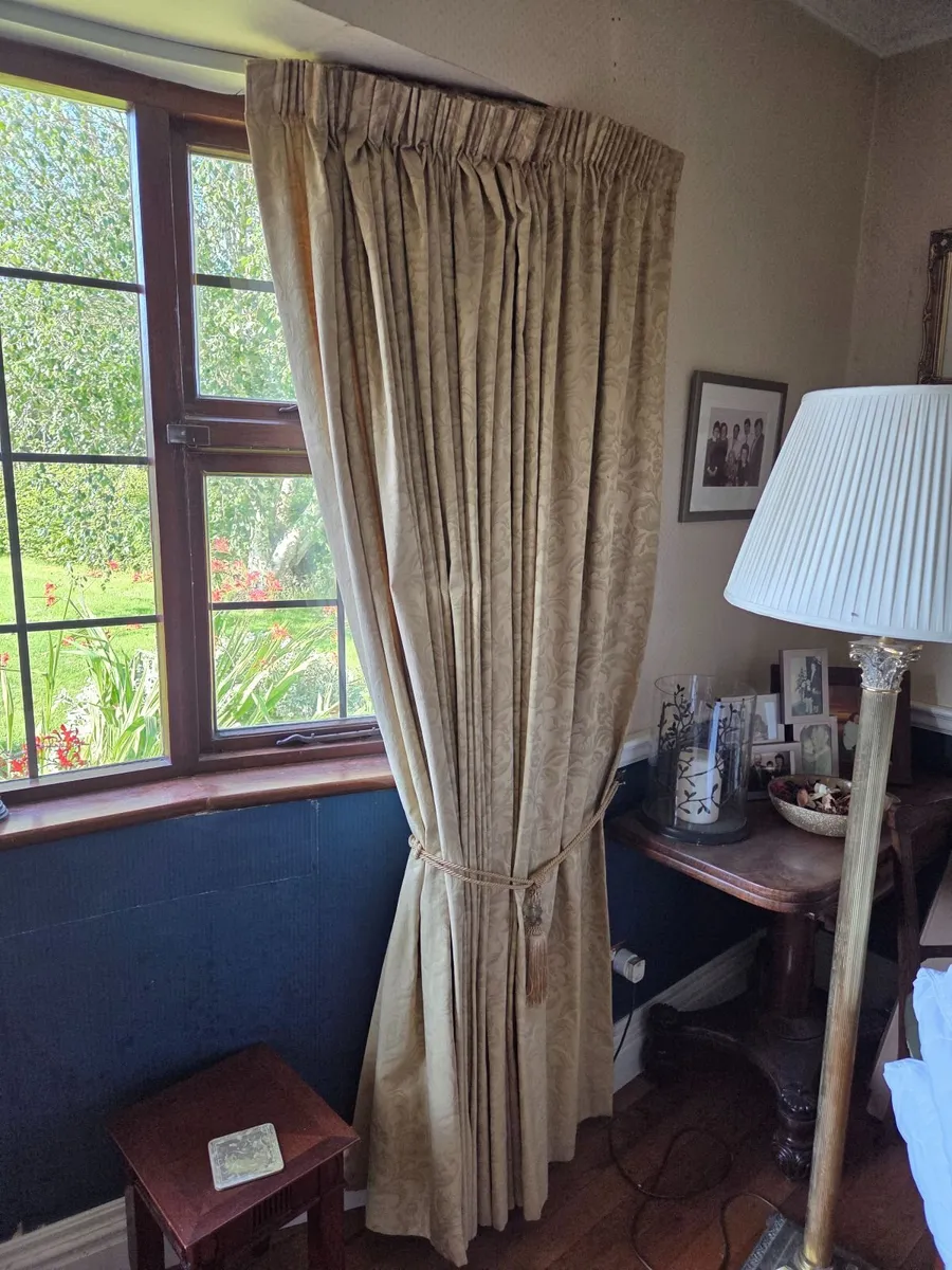 Curtains - Image 3