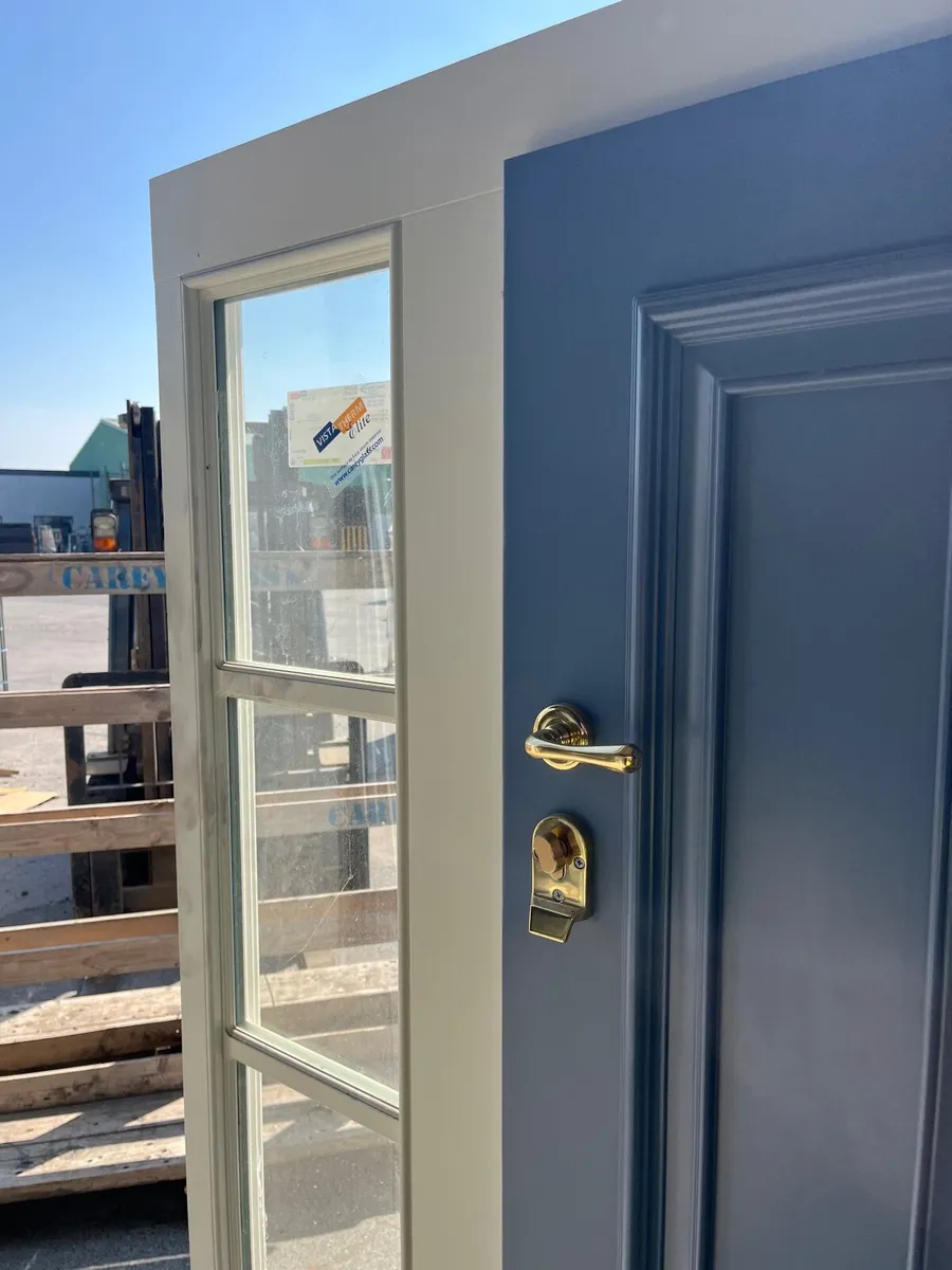 Front door - Image 2