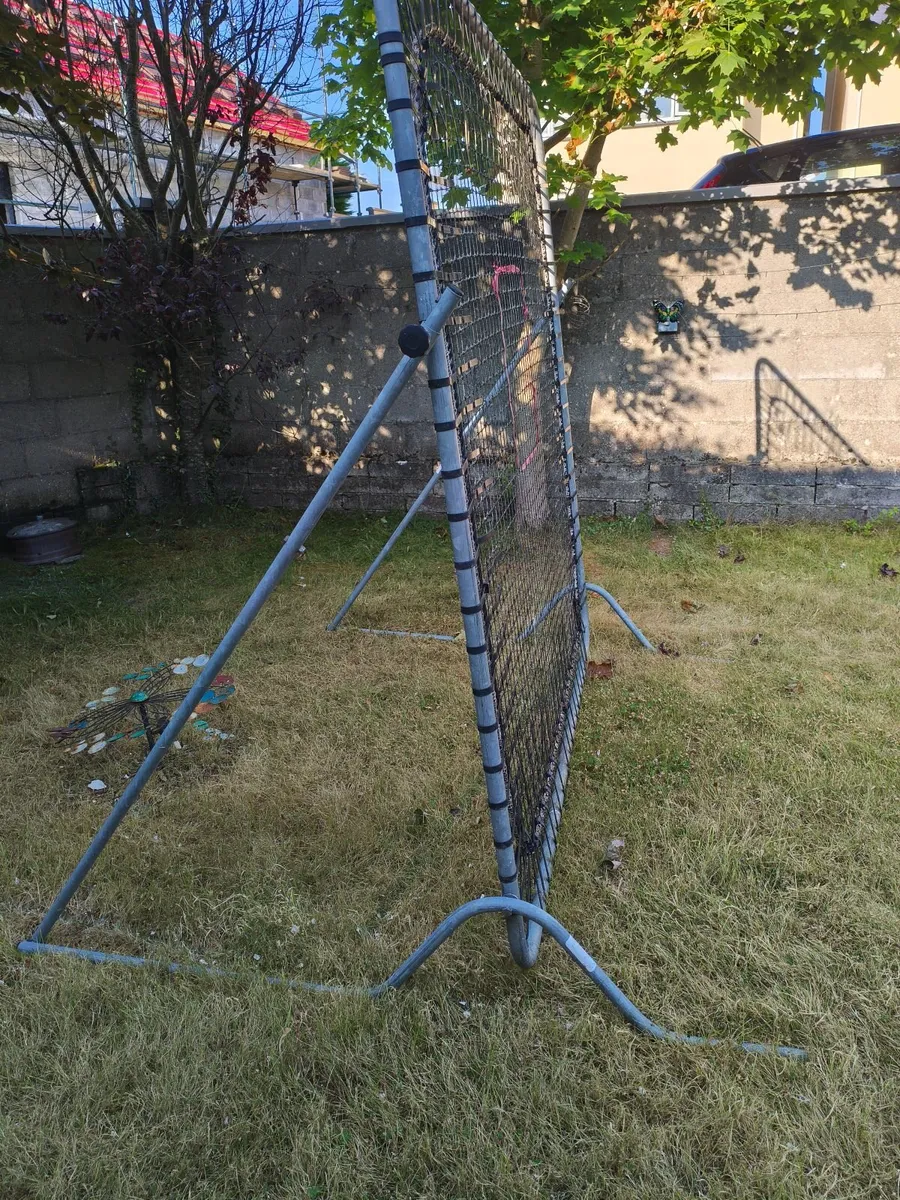 Sports rebounder like new - Image 1