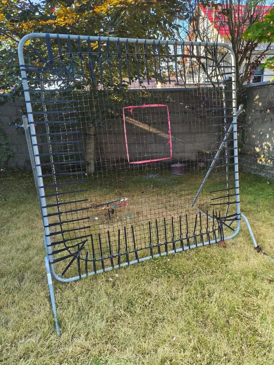 Sports rebounder like new - Image 2
