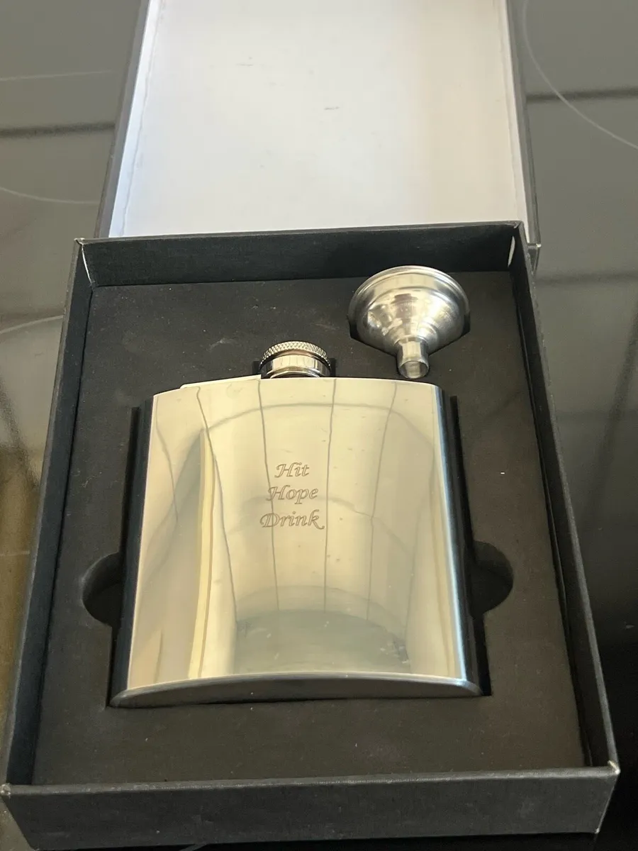 Hip flask with funnel €5 - Image 1