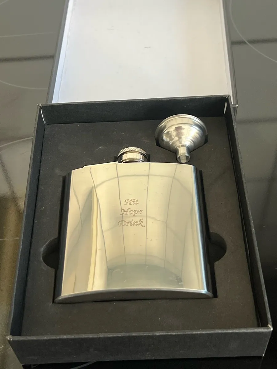 Hip flask with funnel €5 - Image 2