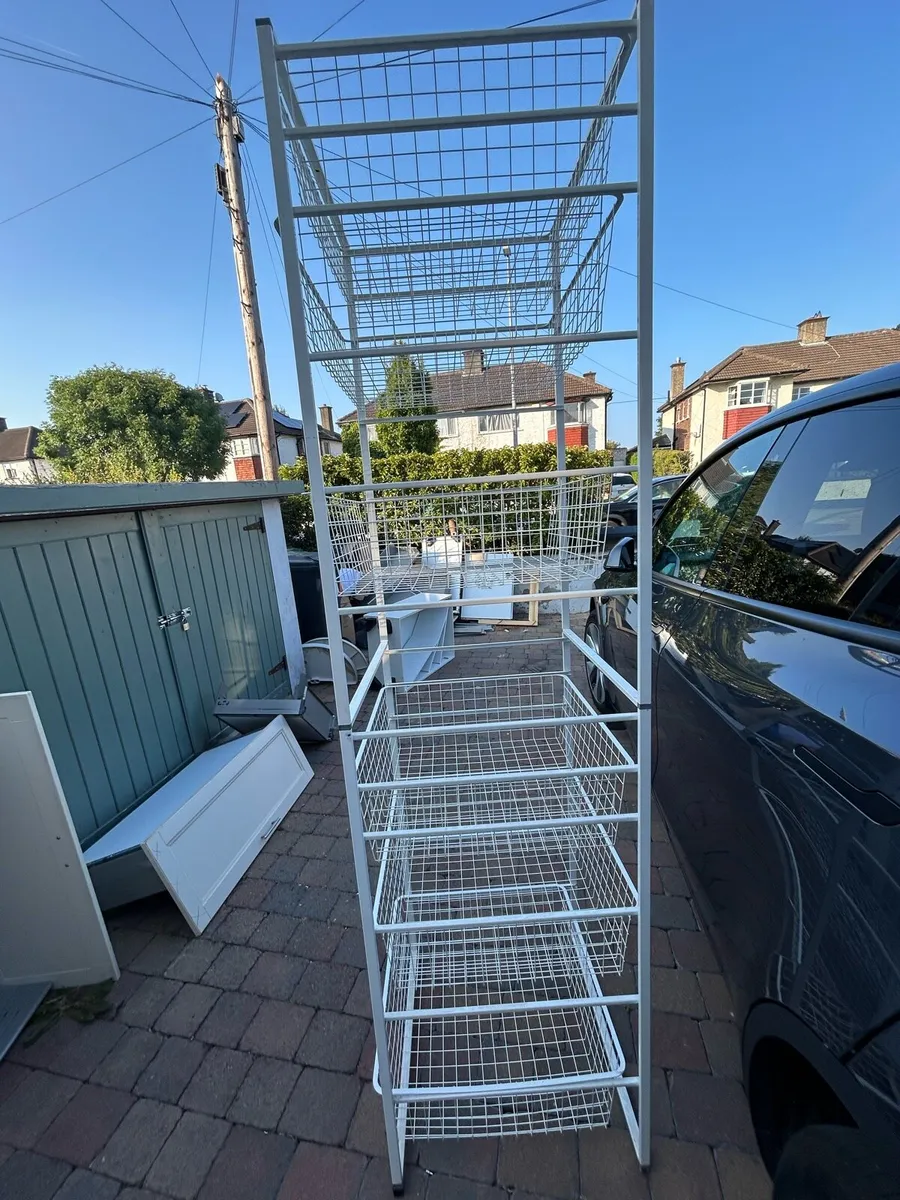 Steel wire-framed shelving rack - Image 1