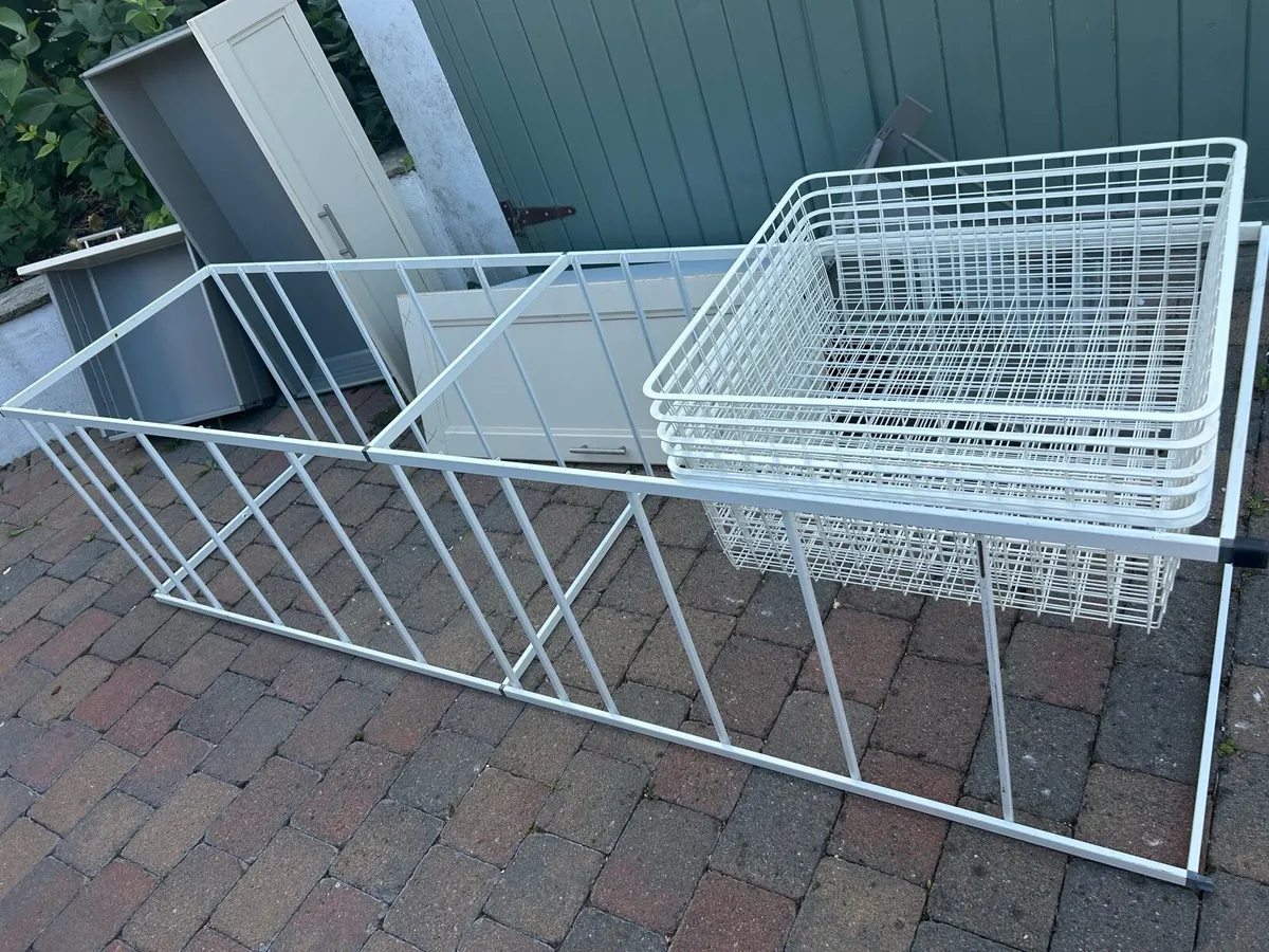 Steel wire-framed shelving rack - Image 2