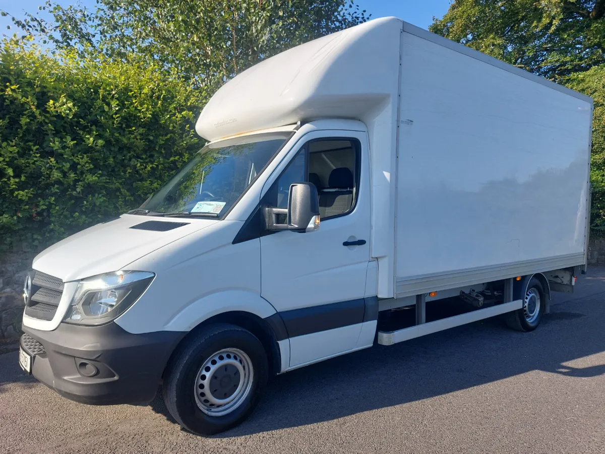 MERC SPRINTER 2018' LUTON WITH TAIL LIFT - Image 1