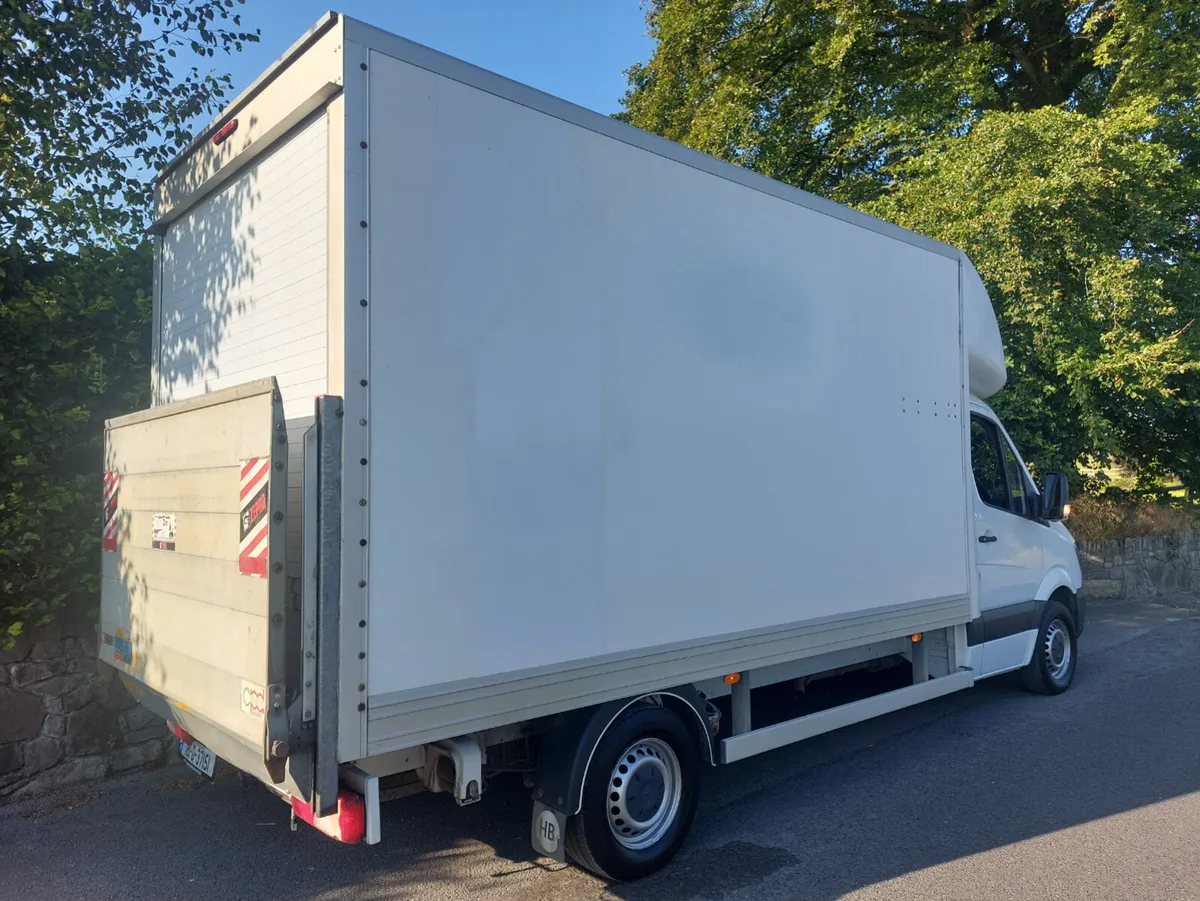 MERC SPRINTER 2018' LUTON WITH TAIL LIFT - Image 3