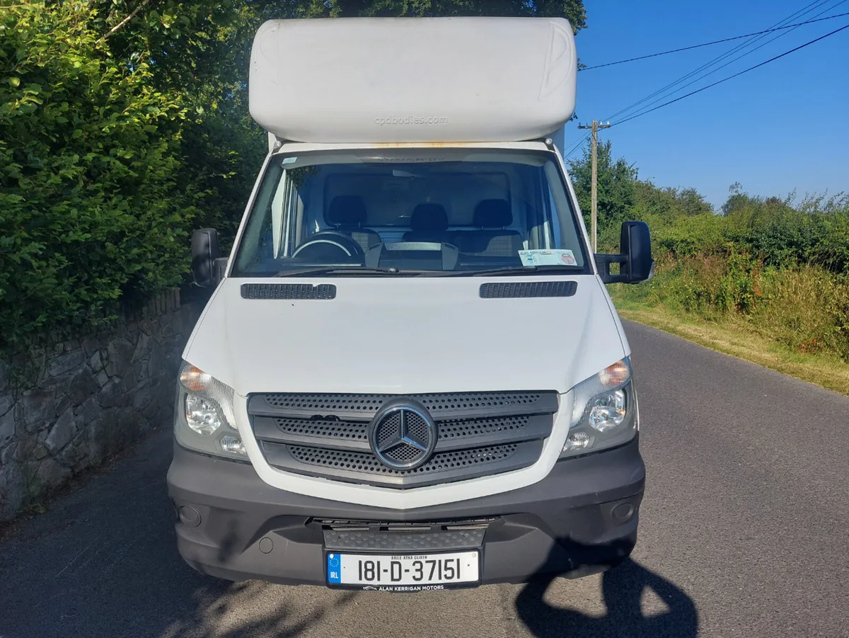 MERC SPRINTER 2018' LUTON WITH TAIL LIFT - Image 2