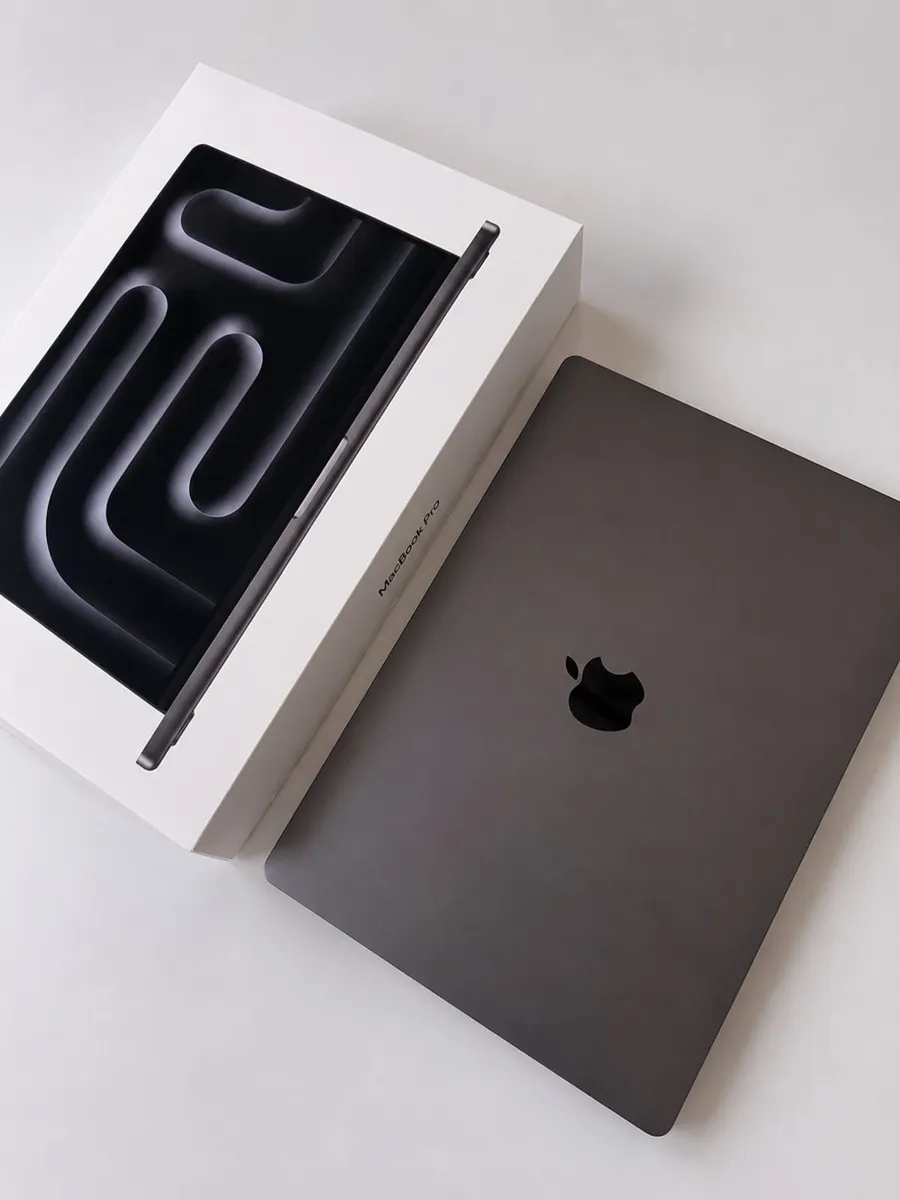 MacBook Pro 16-inch 2024 - Image 2
