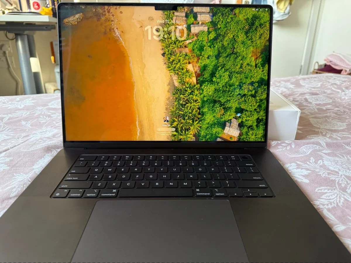 MacBook Pro 16-inch 2024 - Image 4
