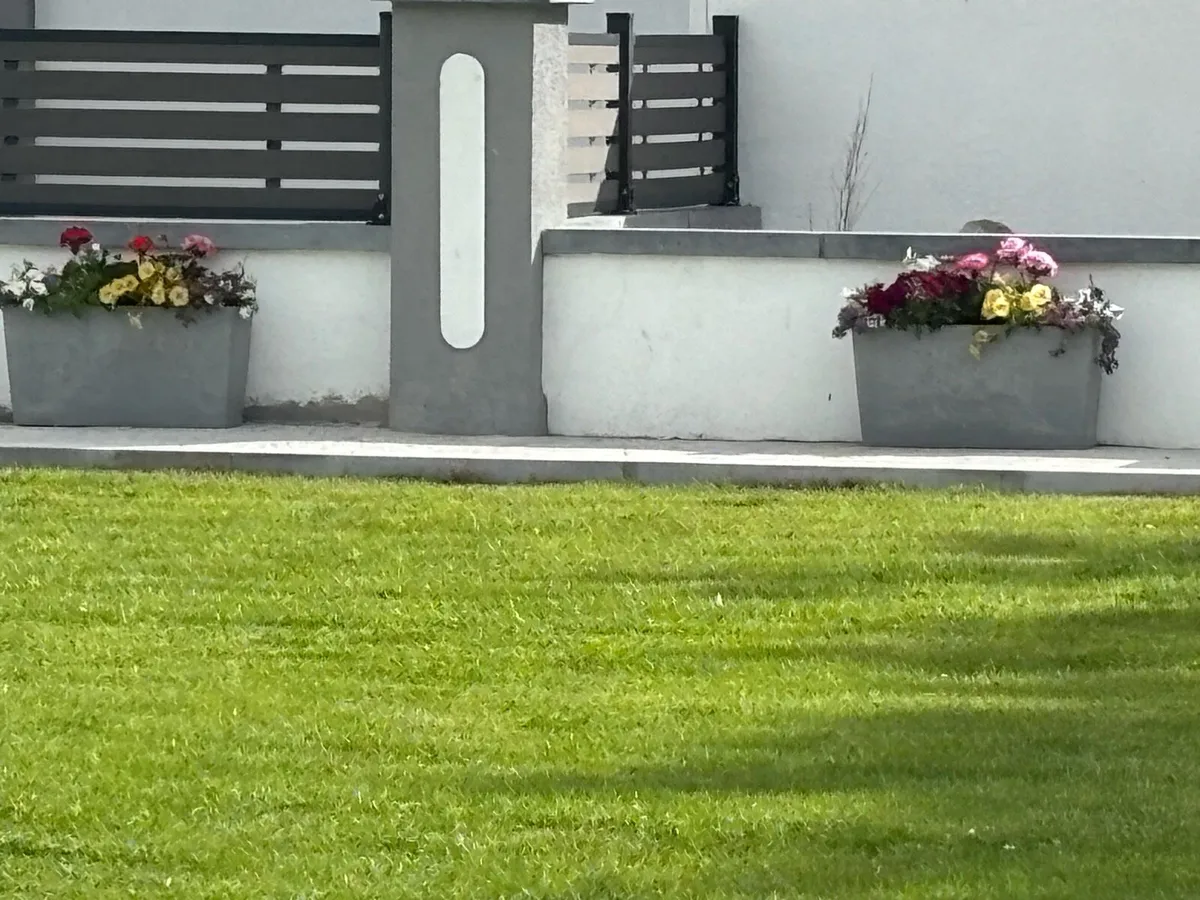 Outdoor planters - Image 3
