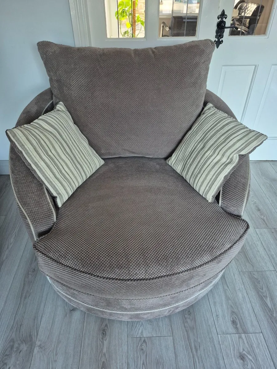 Swivel Chair for Sale Like New