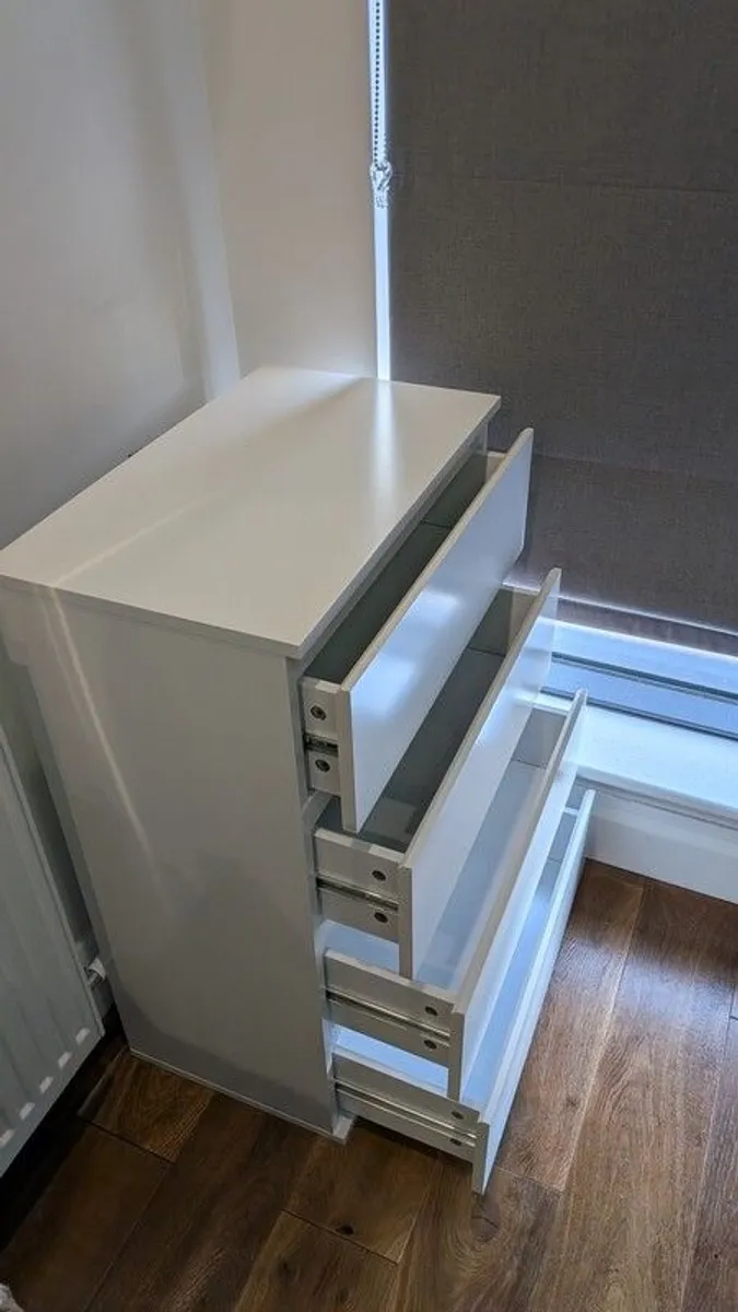 Chest of drawers - Image 2