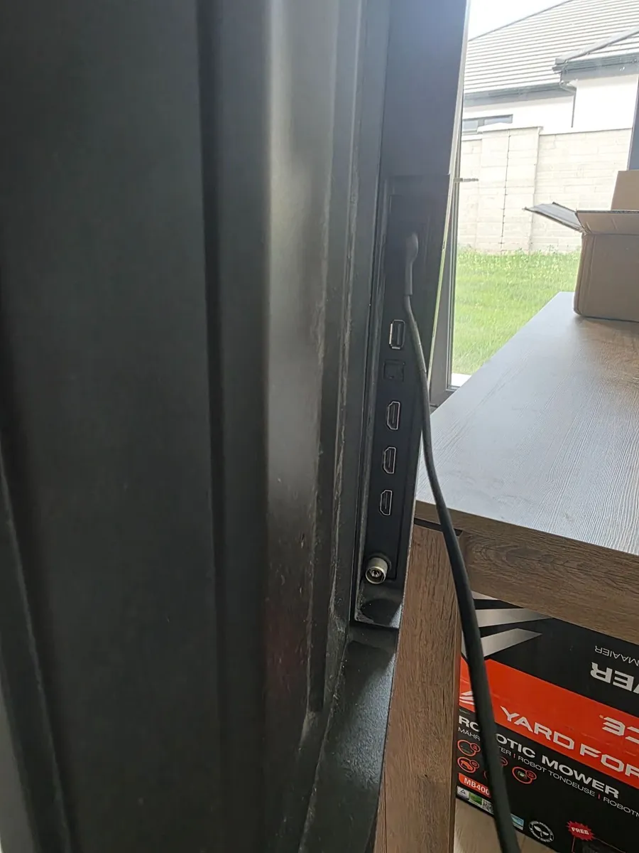 Samsung 50" Smart Tv - Image 2