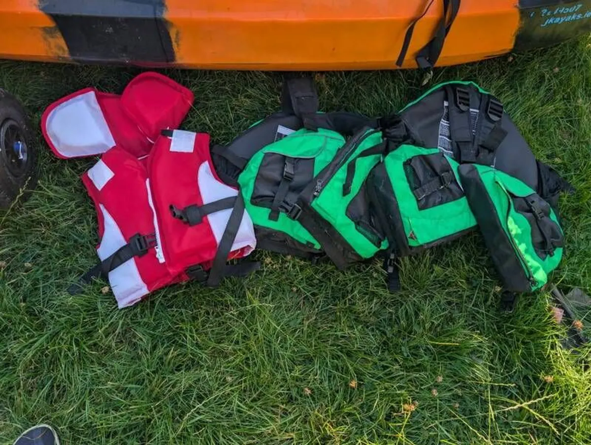 12' 9" double kayak package.  Used three times . - Image 4