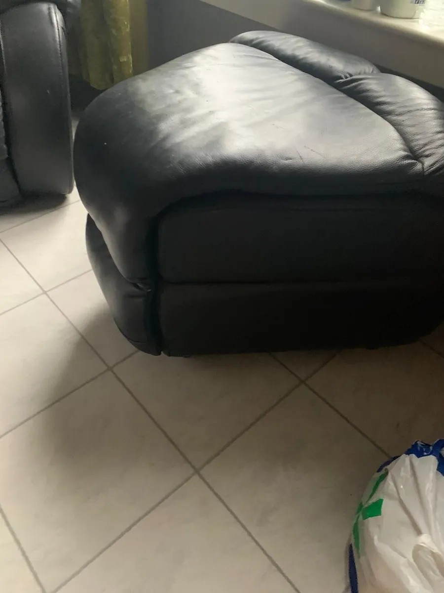 Couch and pouffee - Image 2