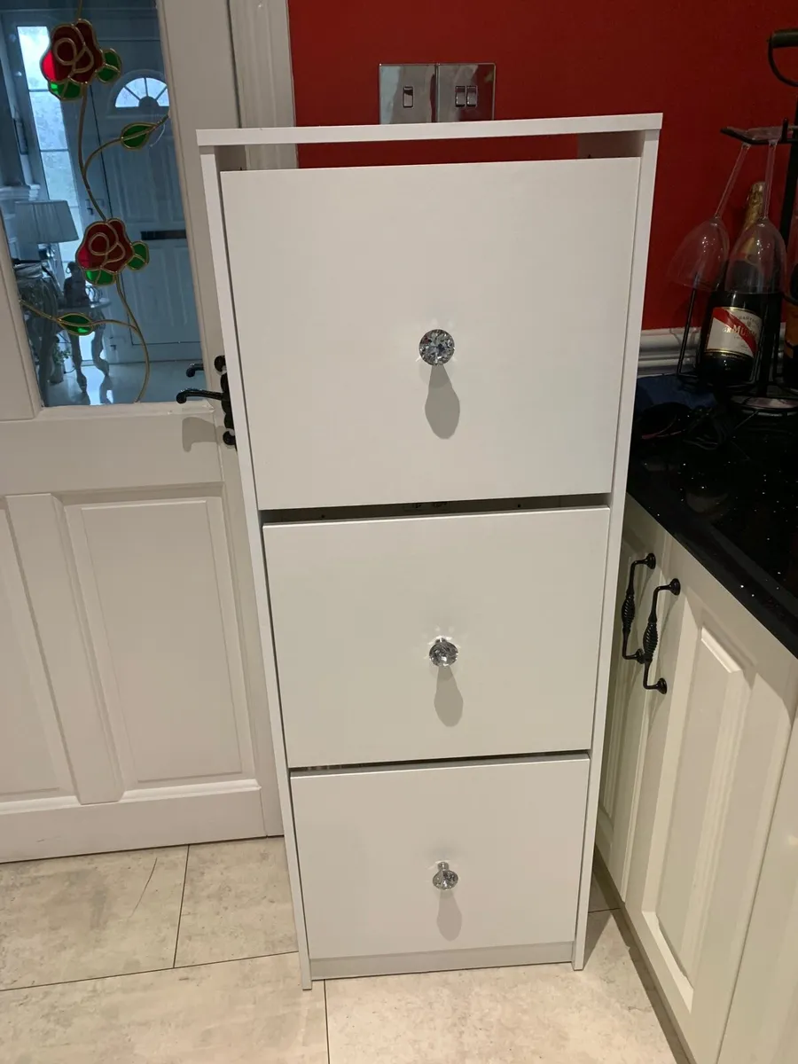 Shoe storage - Image 1