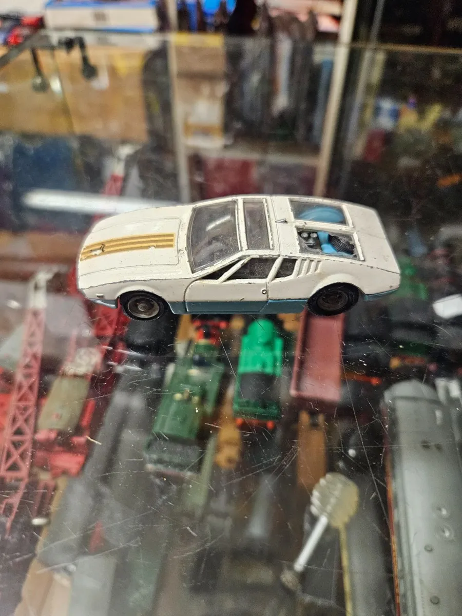 Corgi Mangusta Detomasa - Image 1