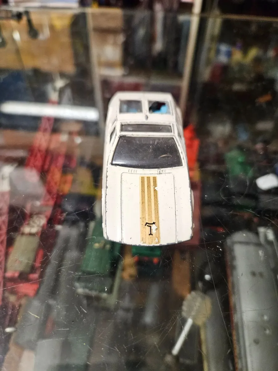 Corgi Mangusta Detomasa - Image 4